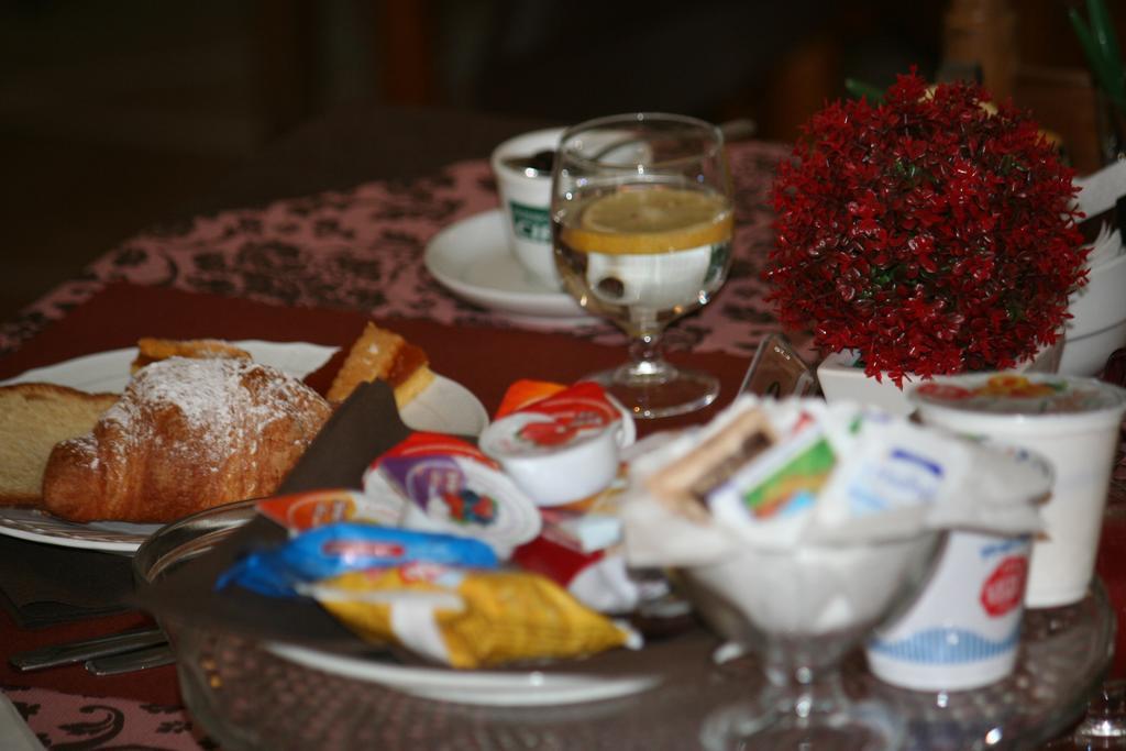 Hotel Anna テッラチーナ エクステリア 写真