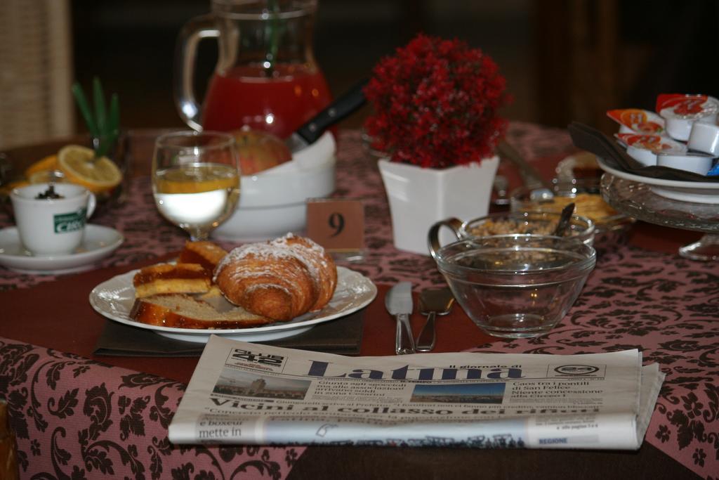 Hotel Anna テッラチーナ エクステリア 写真