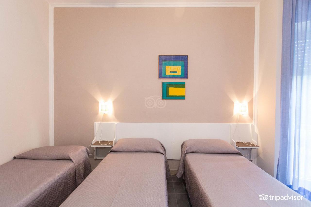 Hotel Anna テッラチーナ エクステリア 写真