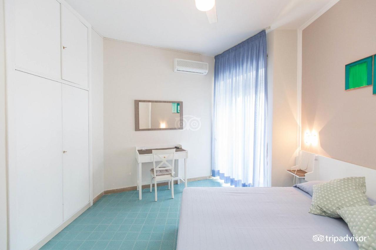 Hotel Anna テッラチーナ エクステリア 写真