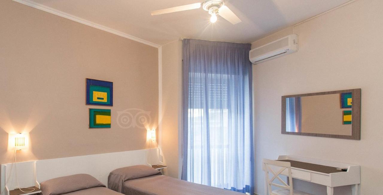 Hotel Anna テッラチーナ エクステリア 写真