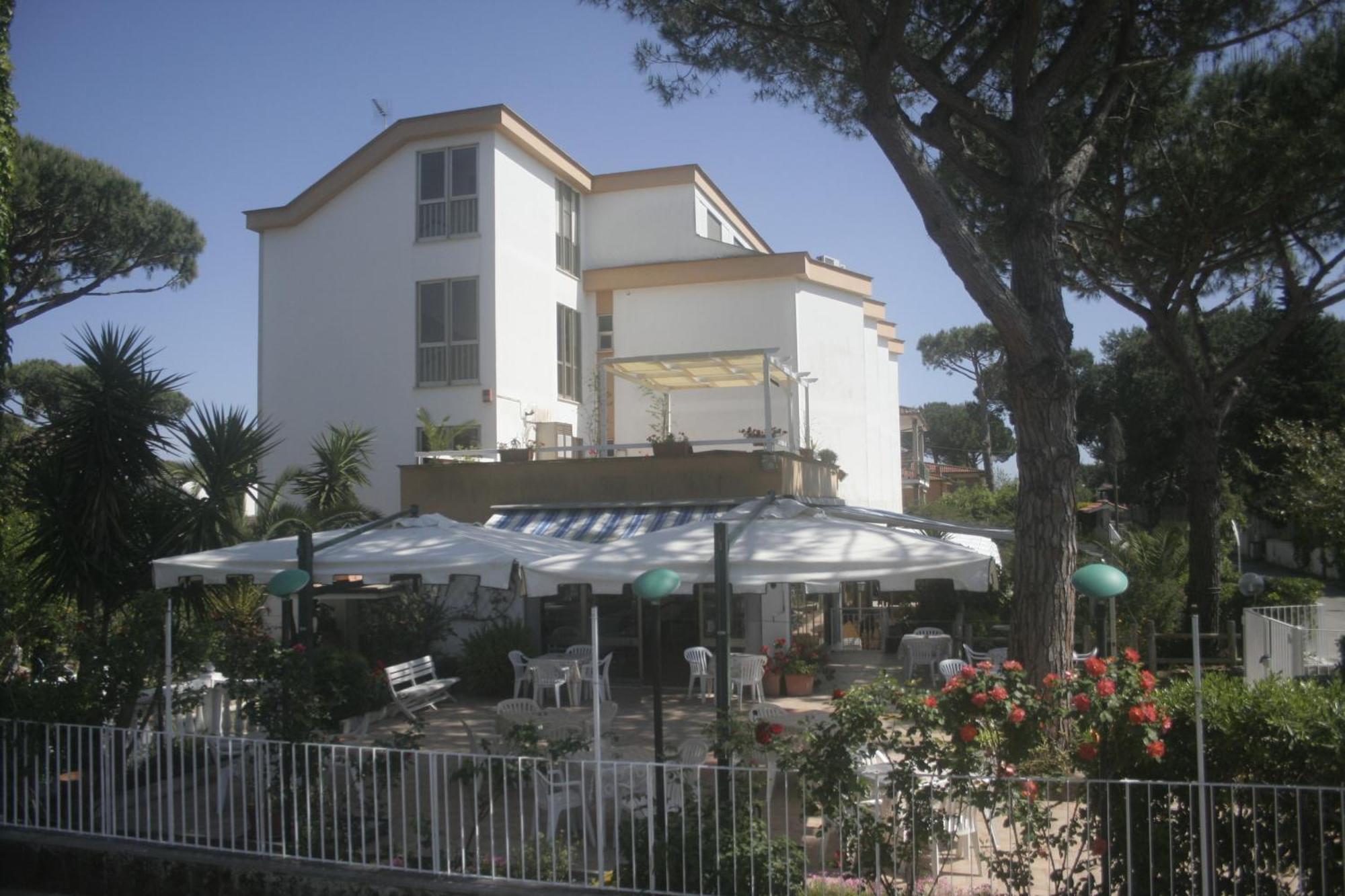 Hotel Anna テッラチーナ エクステリア 写真
