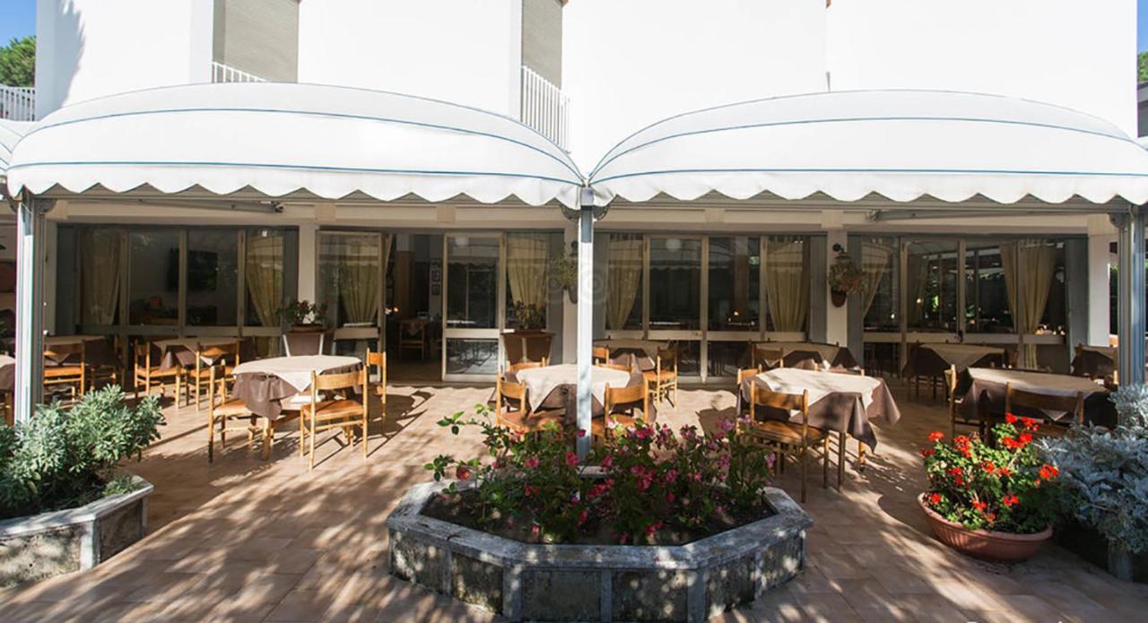 Hotel Anna テッラチーナ エクステリア 写真