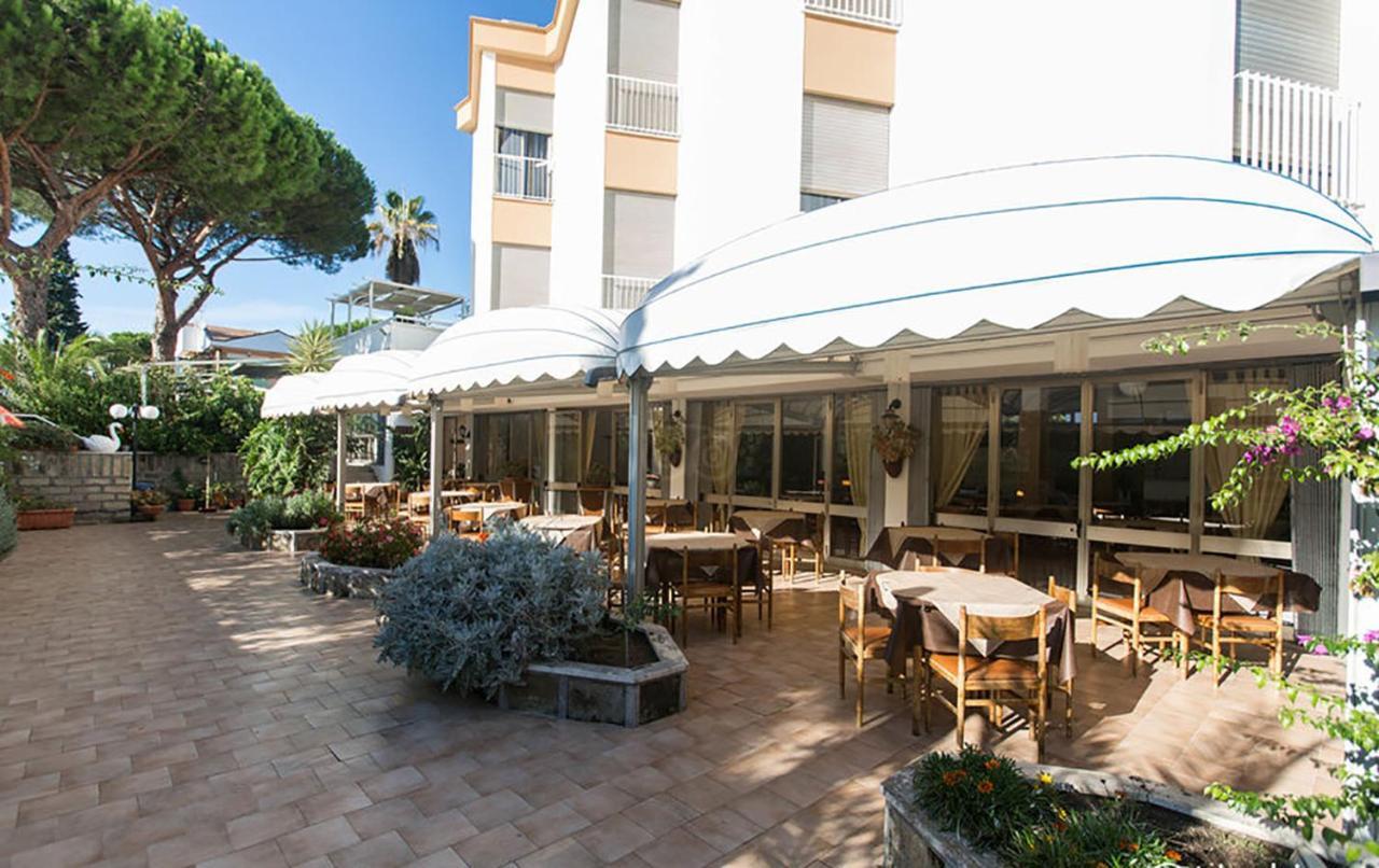 Hotel Anna テッラチーナ エクステリア 写真