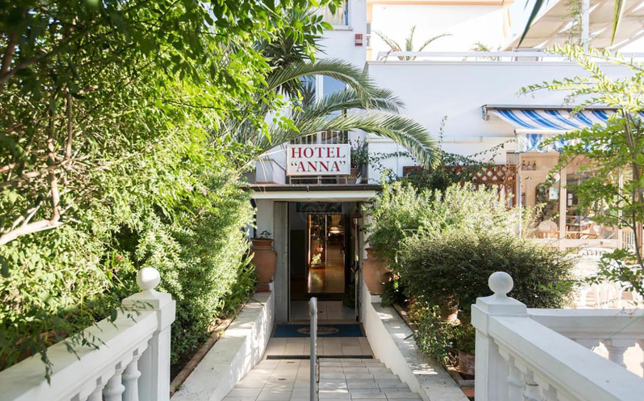 Hotel Anna テッラチーナ エクステリア 写真